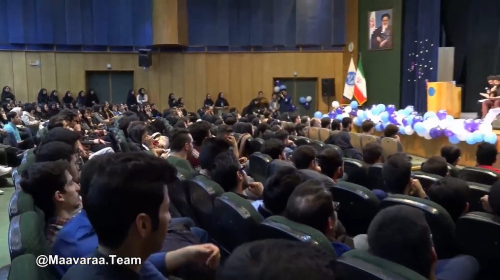 نمایشنامه خوانی در دانشگاه تهران
